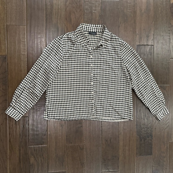 Lindor Petite Button Down Long Sleeve - Picture 7 of 10